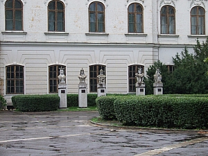 2013_szent_laszlo_bazilika_korul__008.JPG 2013_szent_laszlo_bazilika_korul__008.JPG
