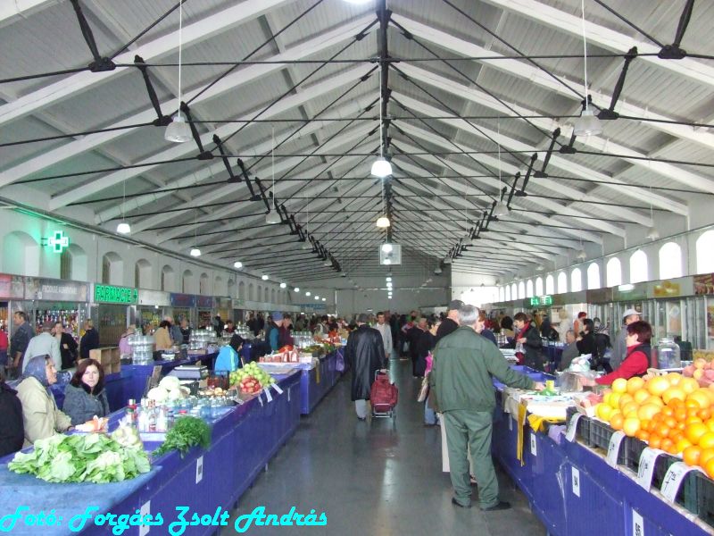2013_nagyvarad_piac_013_csarnok.JPG